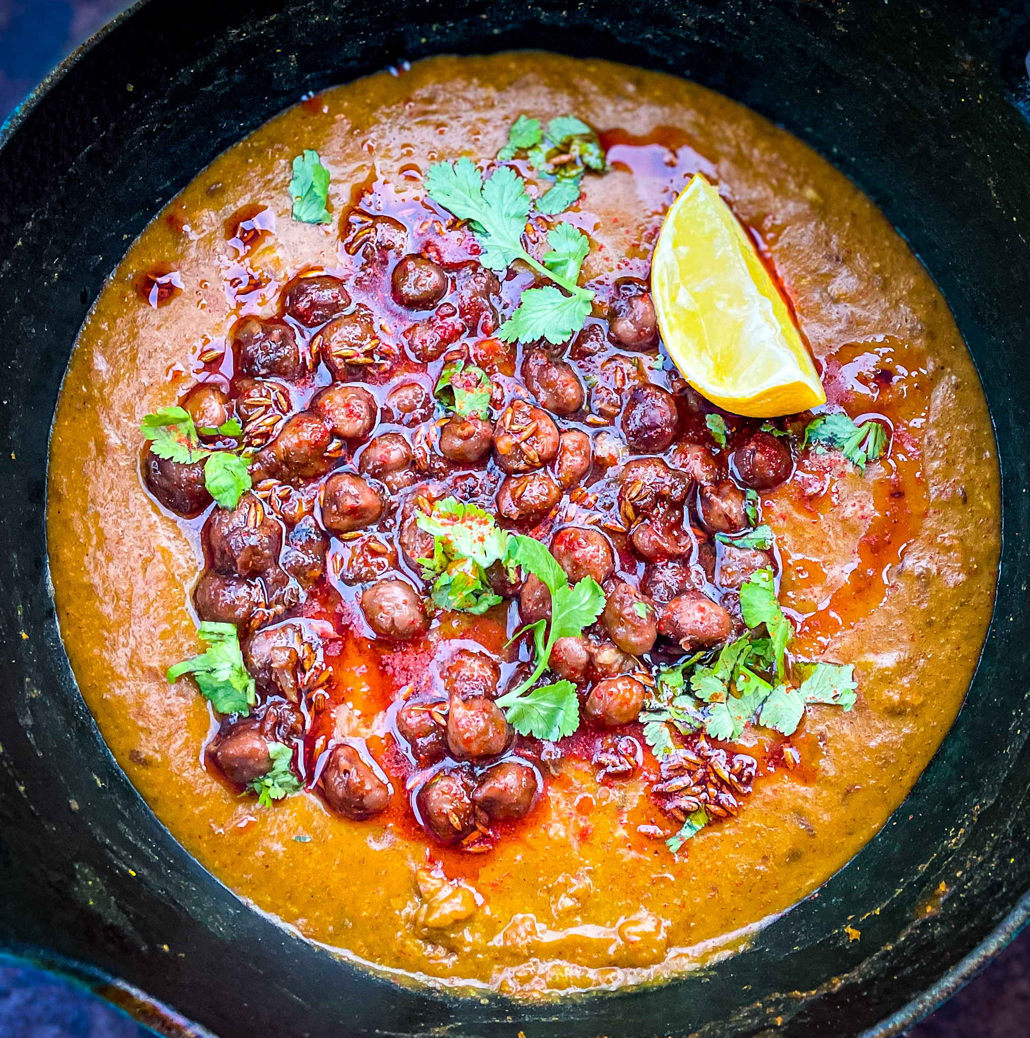 Kala Chana in Yogurt Sauce